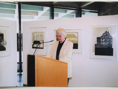 2002, 20.Oktober, Rathaus Bissingen. Eleonore Kötter spricht zur ihrer Ausstellung 